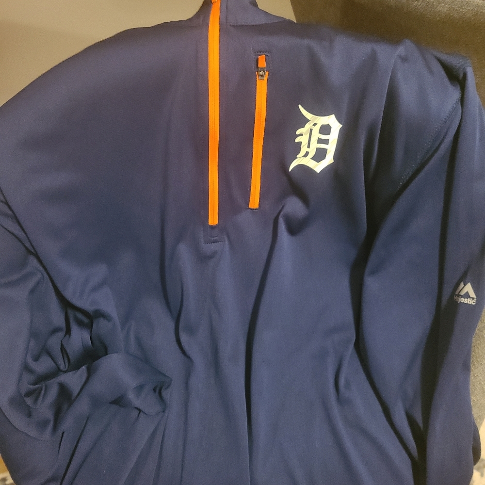 Detroit Tigers Majestic 3/4 zip - like new